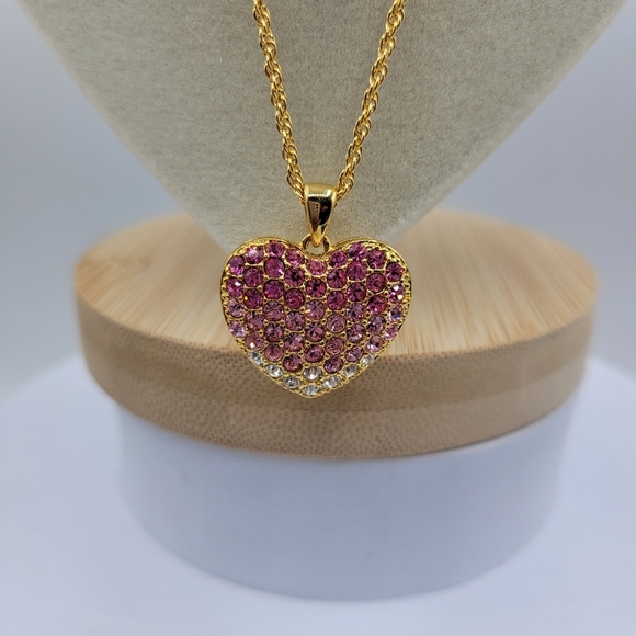 Vintage/Retro Pink Rhinestone Heart Necklace • Shiny Goldtone - Picture 3 of 6
